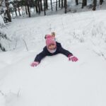 Zima - dziecko na śniegu