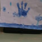 Niebieski rysunek - dłoń