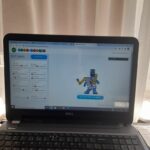 Robot na laptopie - praca ucznia