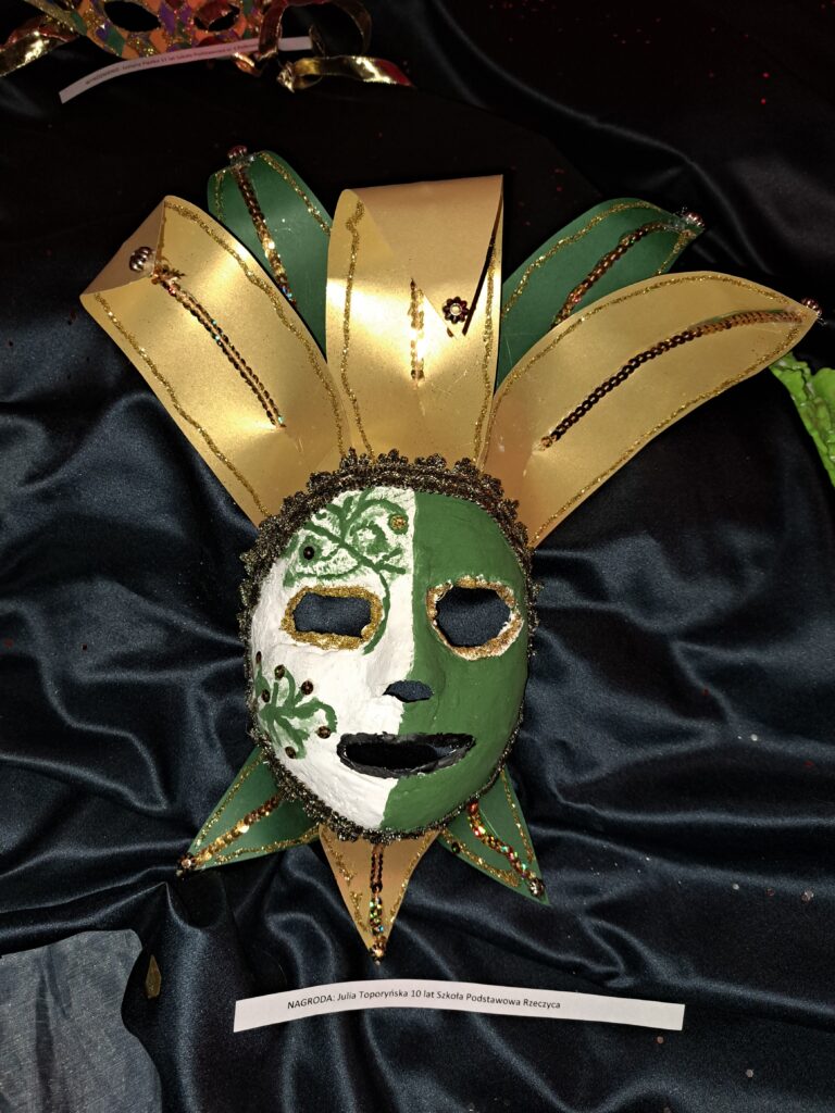 Maska karnawalowa wykonana przez uczennicę klasy IV.