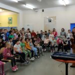 Minikoncert nauczycielki na skrzypcach