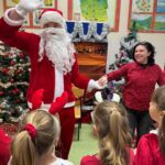 Pani Dyrektor wita Mikołaja