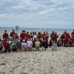 Zdjęcie pamiątkowe z orkiestrą na plaży