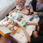 Zajęcia w podgrupach - układnie mini zabawek