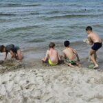 Relaks na plaży i zabawy w morzu