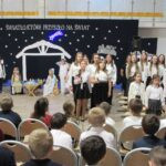 Śpiew pastorałki z podziałem na role.